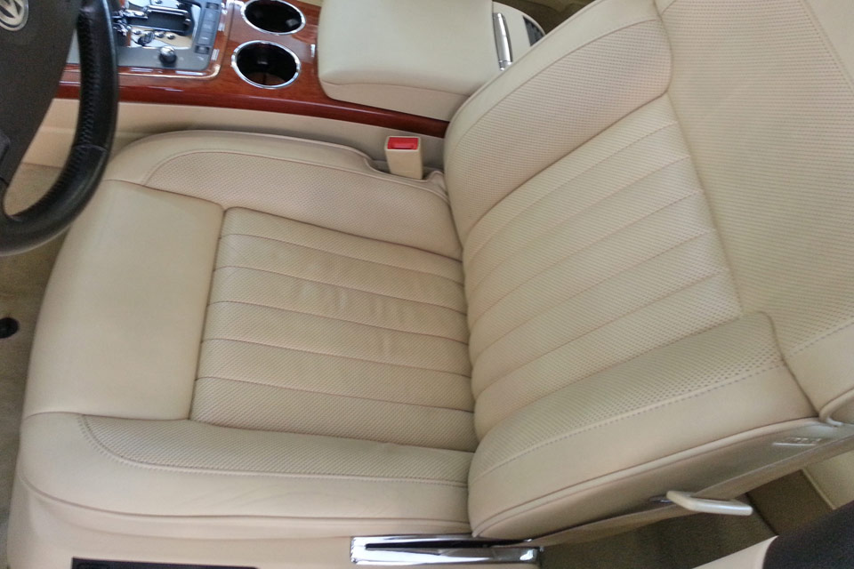 VW Phaeton: Lederreinigung